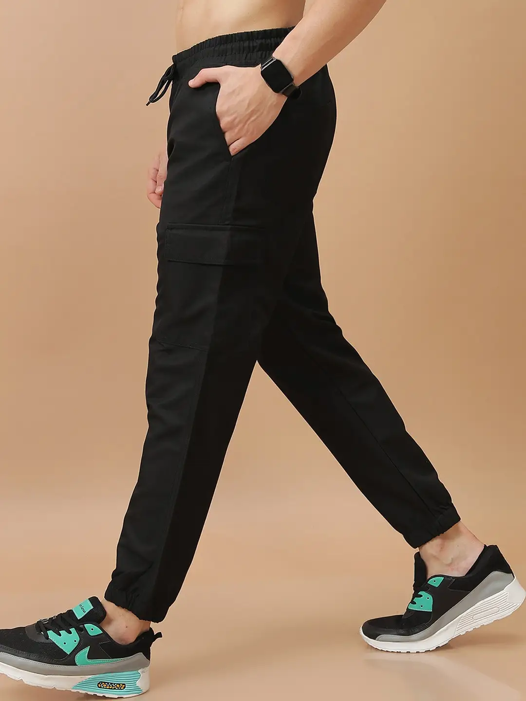 6b178a44-4d5c-4302-86db-0eafe554024c1734338739145-HIGHLANDER-Men-Regular-Fit-Plain-Cargo-Jogger-Trousers-43417-3