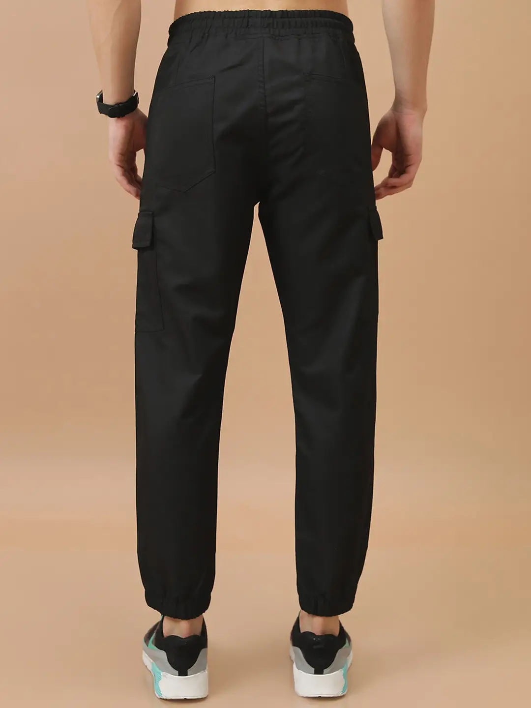 9e62ae71-65f2-41a8-98b3-0f181754f1d51734338739123-HIGHLANDER-Men-Regular-Fit-Plain-Cargo-Jogger-Trousers-43417-4