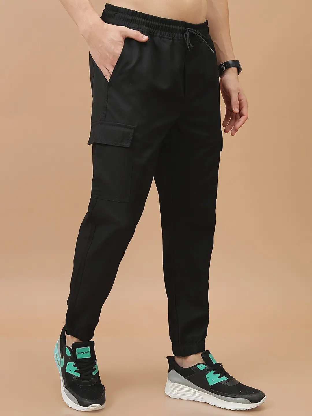 ed30c0be-2b6b-446f-9a02-4566be065ab01734338739172-HIGHLANDER-Men-Regular-Fit-Plain-Cargo-Jogger-Trousers-43417-2