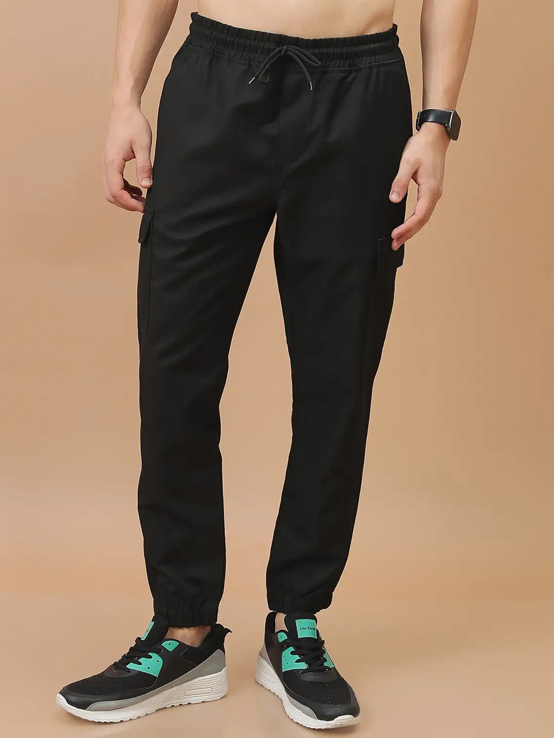 ff82fb7f-dbf1-4d91-b21c-b2a81793a3a71734338739196-HIGHLANDER-Men-Regular-Fit-Plain-Cargo-Jogger-Trousers-43417-1